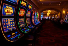 မြန်မာကစားသမား solt 777 APP ဖြင့် Slots ကစားနေသောမြင်ကွင်း